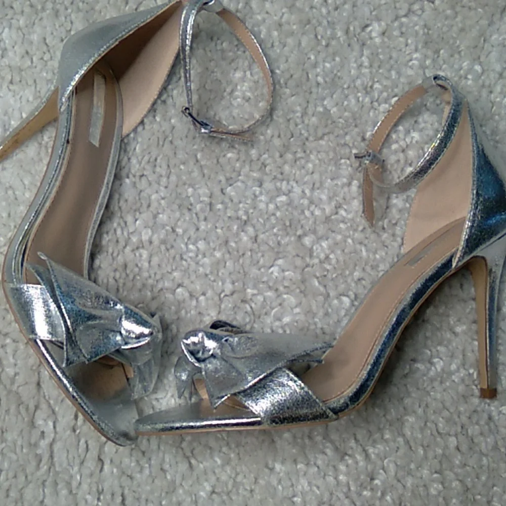 ASOS Mettalic/foil bow heels size 10.5 - Picture 5 of 16